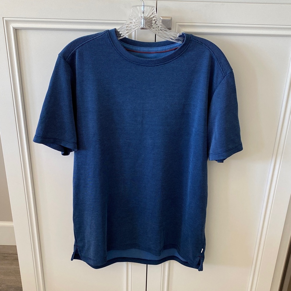 Tommy Bahamas  Men’s  Blend Crewneck
Soft Tee size S
